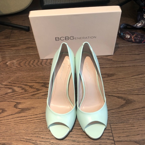 BCBGeneration Peep Toe Heels - NIB      Size 9 - Picture 4 of 8